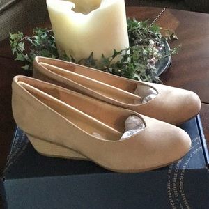 Dr. Scholl's Shoes Women's Be Ready Pumps Sz. 6 1/2 NWT, Taupe microfiber uppers